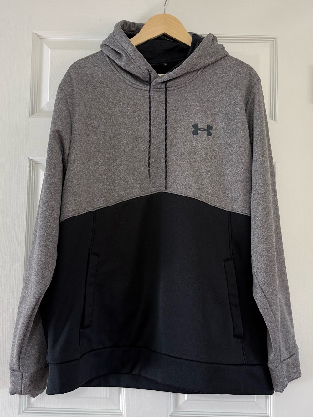 Under Armour Men's Gray and Black Hoodie Sweatshirt XL Loose